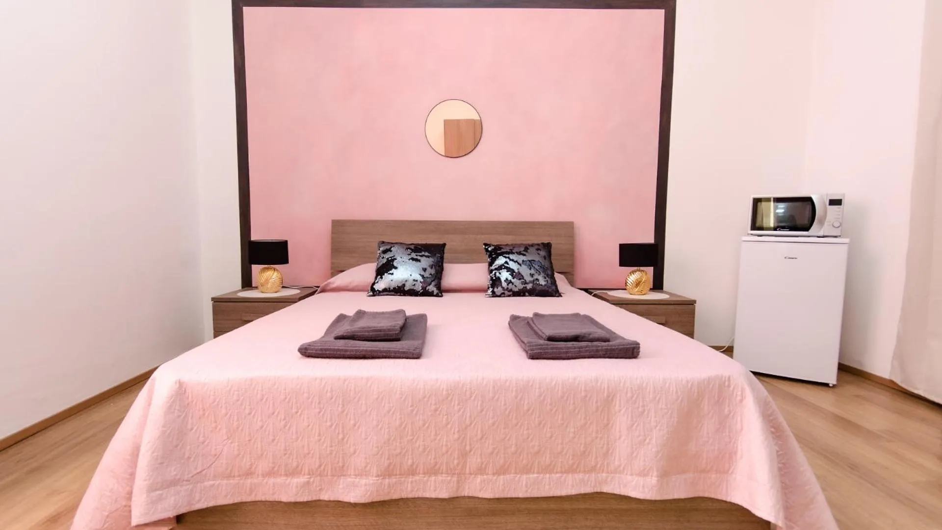 Homestay Pink Room Milan Italy
